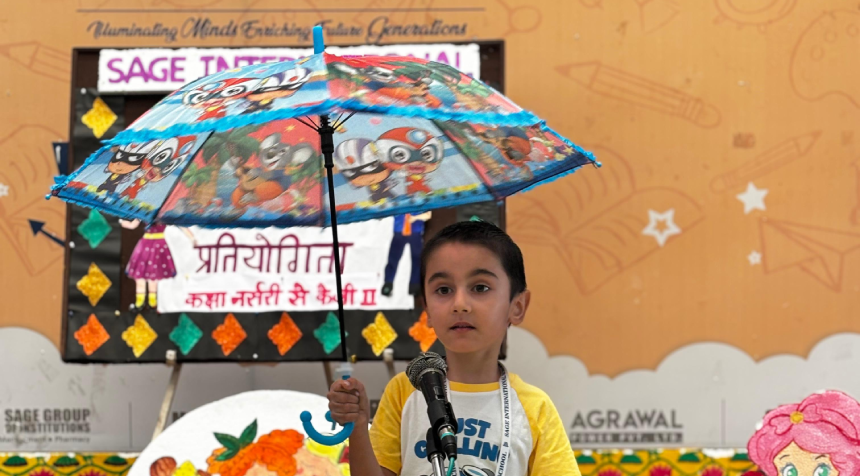 Hindi Poem Recitation By Tiny Tots Sageians