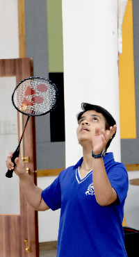 Play Badminton